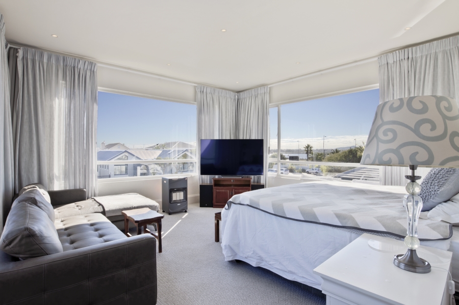 To Let 3 Bedroom Property for Rent in Sunset Beach Western Cape